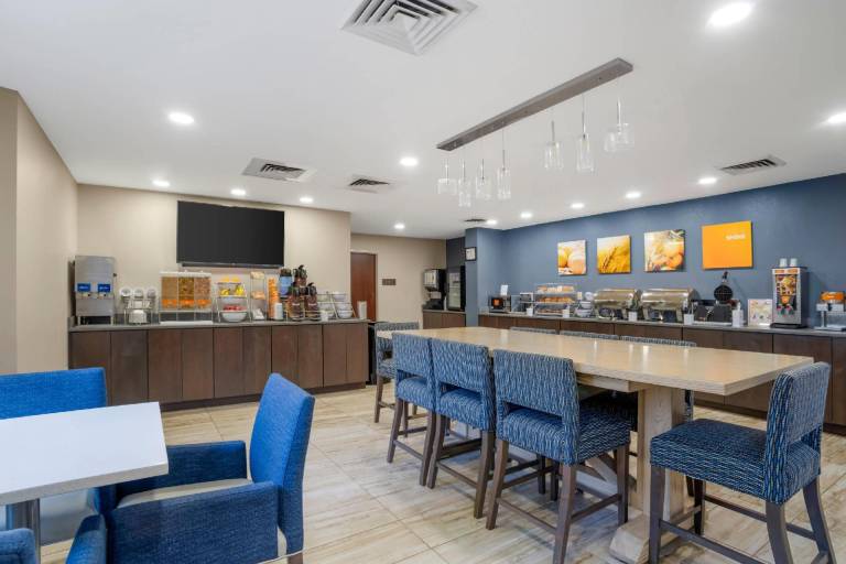Comfort Suites near Birkdale Village- Huntersville — photo 4