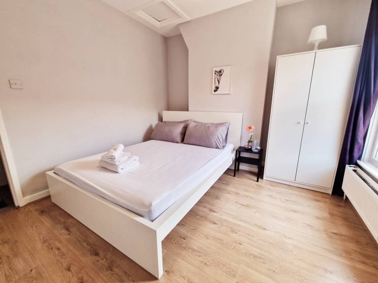 Modern freshly rennovated home near city centre
