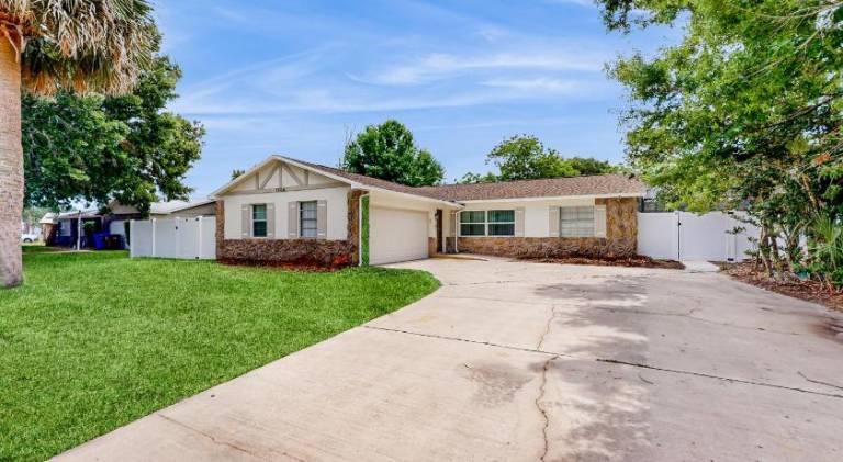 Spacious house with pool | Pet-friendly in Kissimmee, FL