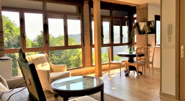 Holiday apartment with patio & garden — photo 2