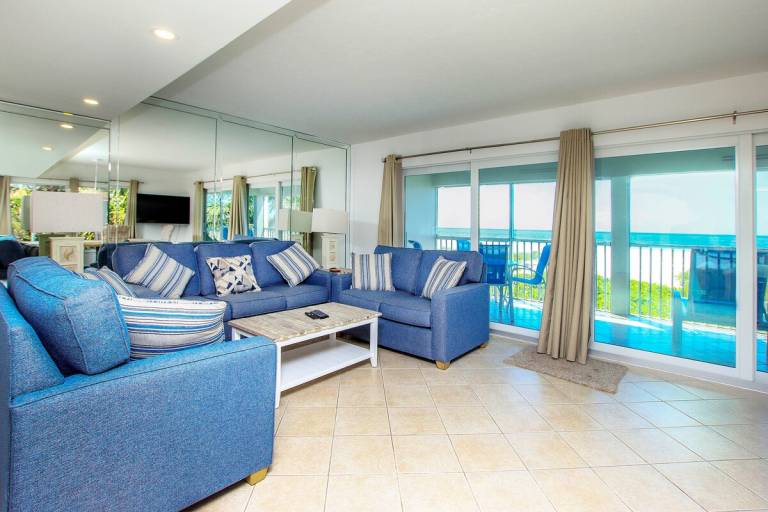Condo with heated pool & barbeque | Water view — photo 4