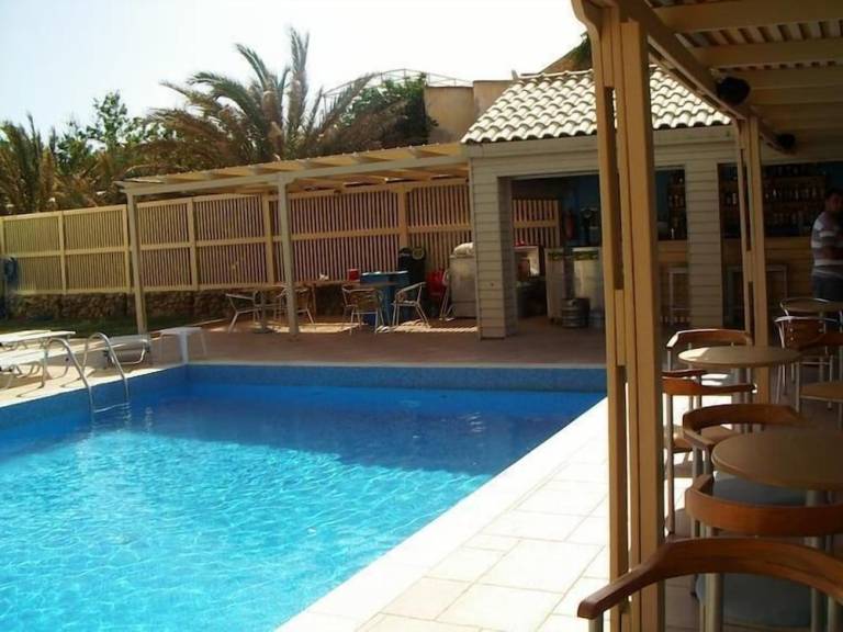 Serviced apartment with pool, garden & terrace — photo 5