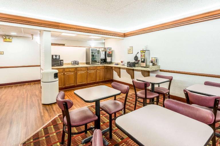 Econo Lodge Shelbyville in Shelby, IN