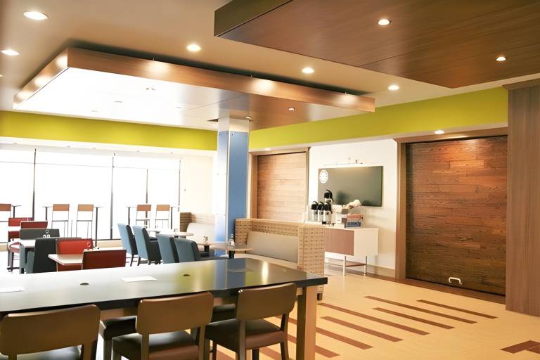 Holiday Inn Express & Suites Clarion By IHG — photo 4