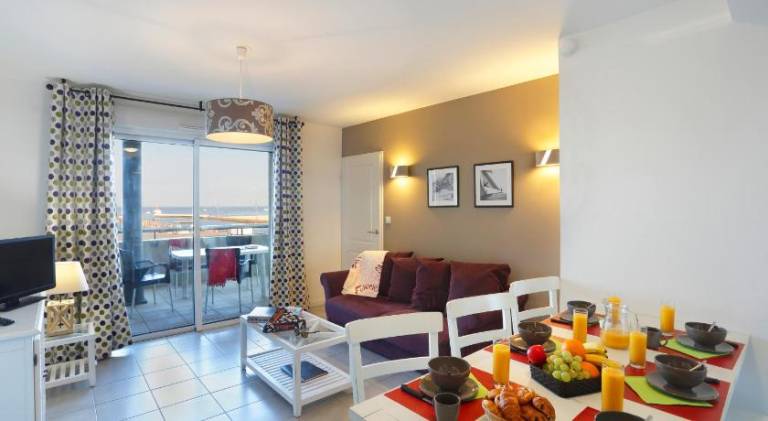 Holiday apartment with terrace & pool — photo 2