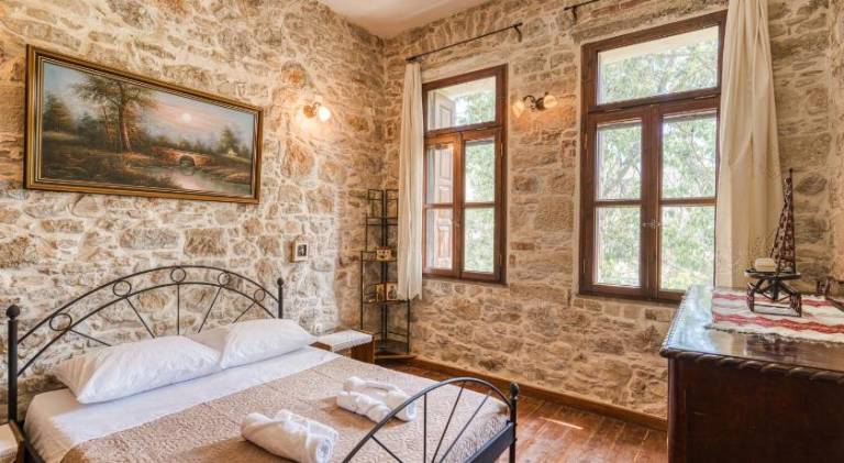 Villa with yard & terrace in Chios