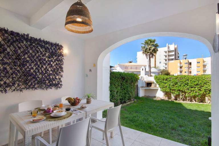 Beautiful villa with fast internet, patio & garden | Pet-friendly — photo 4