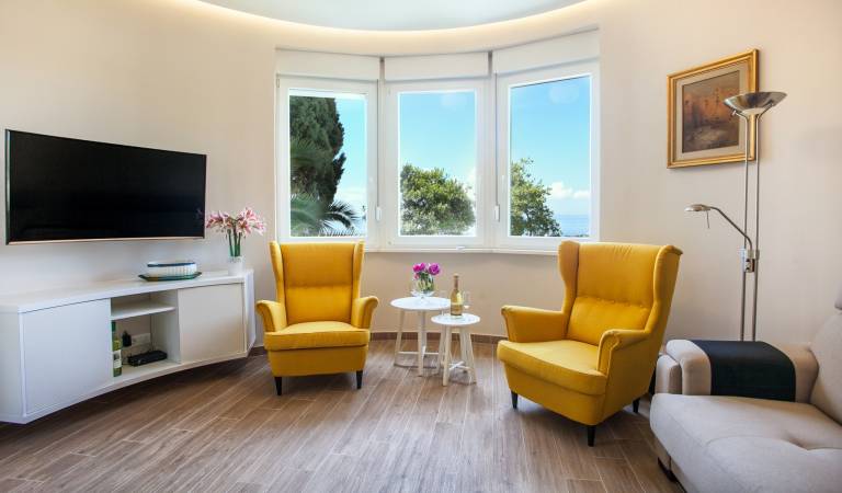 Fully equipped holiday apartment with terrace | Next to Diocletian's Palace | Next to the beach | Pet-friendly — photo 2