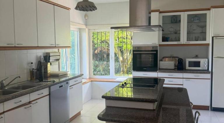 Fully equipped house with BBQ, private pool & yard | Pets are welcome — photo 3