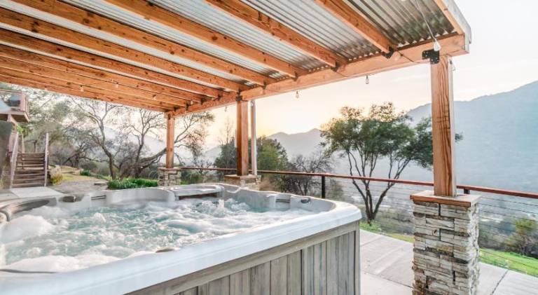 Vacation home with hot tub — photo 3
