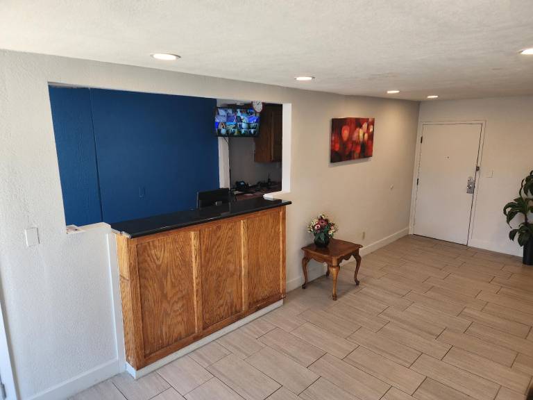 MetroPark 'n Suites — photo 3
