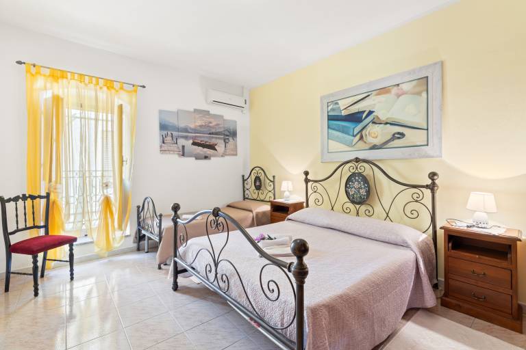 Vacation home with patio | Mountain view in Oristano