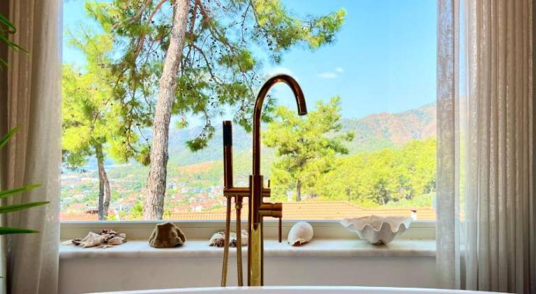 Villa with garden, hot tub & private pool | Perfect for remote work in Mugla