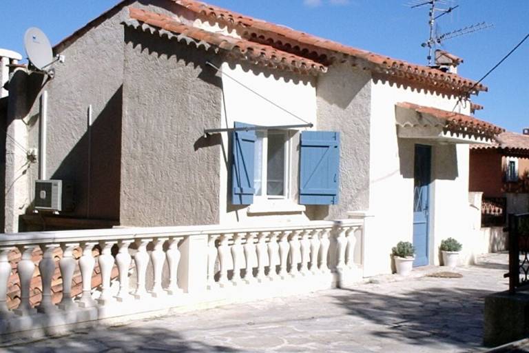 House with terrace — photo 2