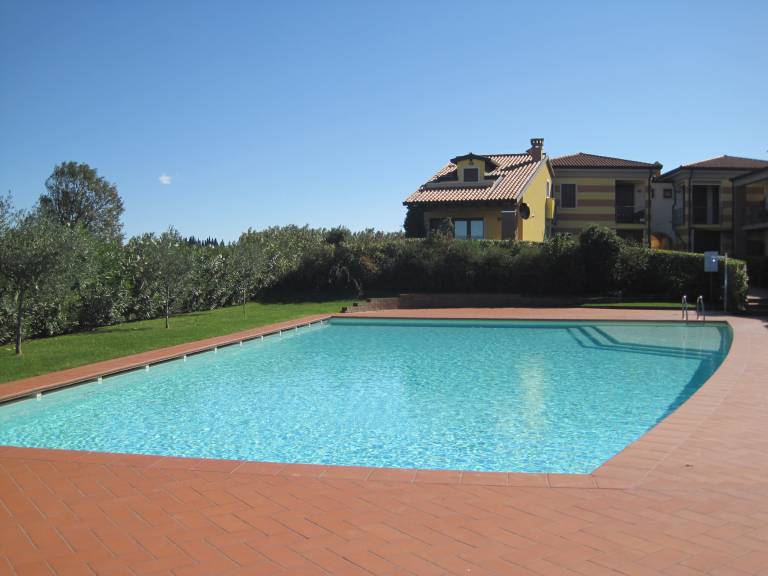 Children-friendly lovely holiday apartment with pool, terrace & garden | Pet-friendly in Lazise