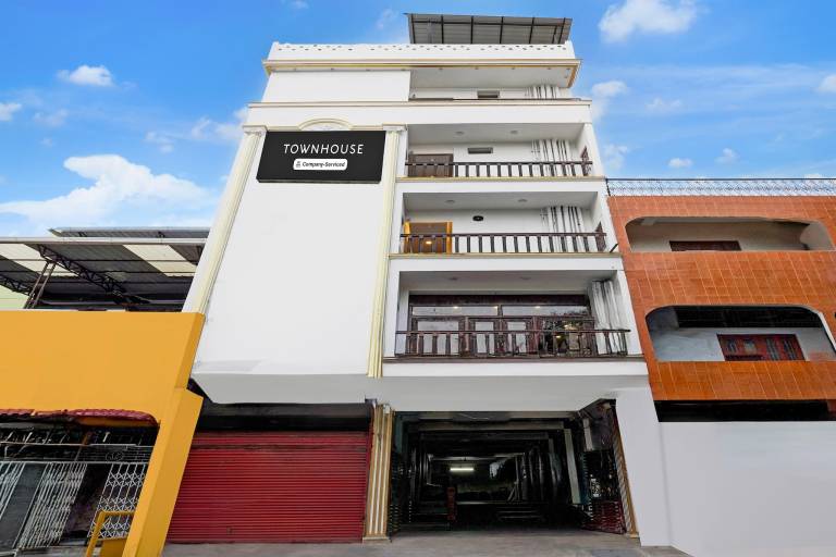 Super Townhouse White Town Near Rock Beach MRC1