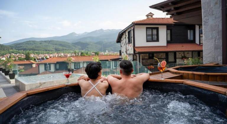 Family-friendly spacious serviced apartment with hot tub, yard & pool | Pets are welcome in Bansko