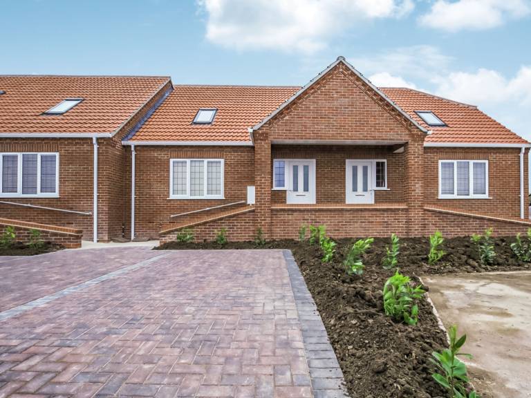 Children-friendly pleasant cottage with yard | River view | Pets allowed in Mablethorpe