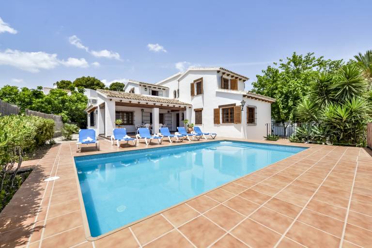 Fully equipped nice villa with grill, patio & private pool | Beach nearby | Pets allowed — photo 5