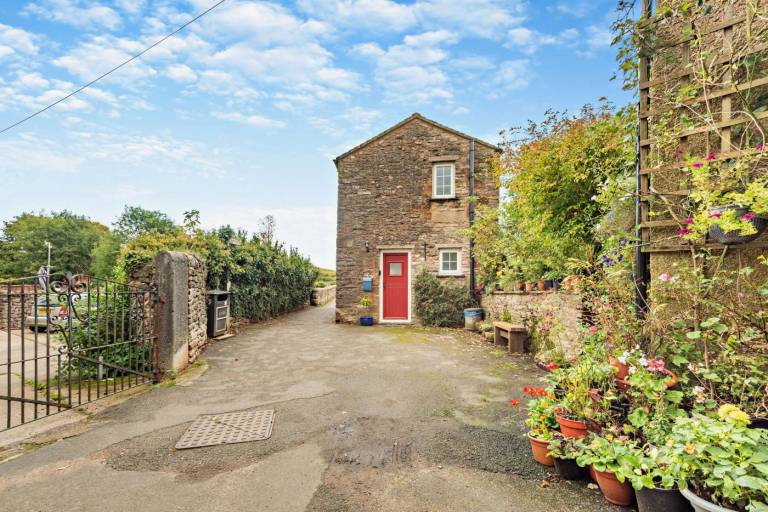 Charming cottage | Water view | Pet-friendly in Kirkby Stephen