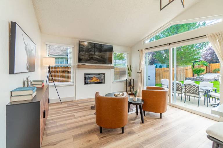 Children-friendly beautiful house with grill, fast internet & yard | Mountain view | Dogs allowed — photo 2