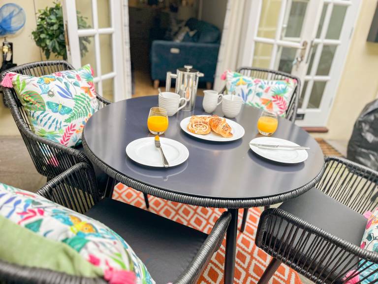 Child-friendly cottage with garden & barbeque | River view | Dogs allowed — photo 4