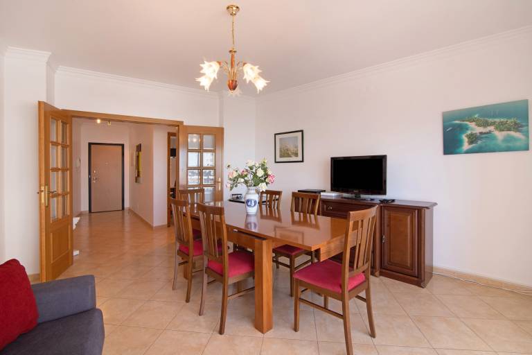 Apartment 'Quarteira Beach Iii' with Balcony, Wi-Fi and Air Conditioning — photo 5