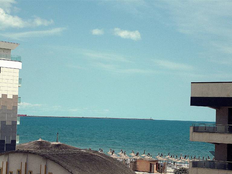 Holiday apartment with yard & pool — photo 4