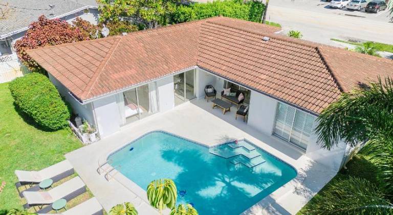 Charming Coral Ridge 2BR 2BA Near Beach plus Pool — photo 4
