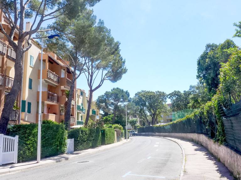 Holiday apartment with yard | Nature view in Cavalaire-sur-Mer