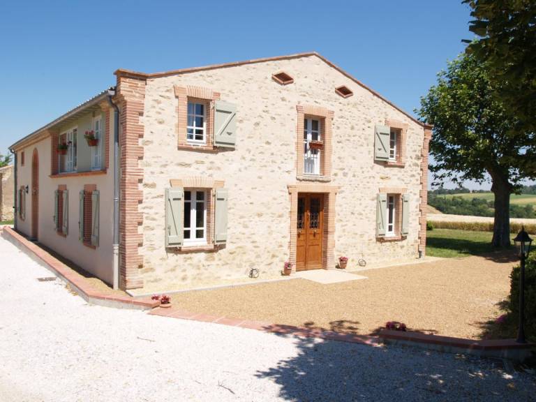 Gite with barbeque, patio & private pool — photo 2