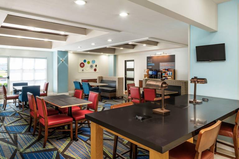Holiday Inn Express & Suites Florence By IHG — photo 4