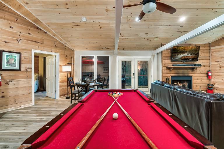 Pool table, Fire pit, Massage Chairs & Hot Tub — photo 3