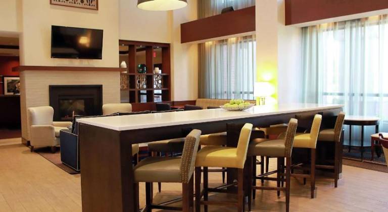 Hampton Inn & Suites by Hilton Laval — photo 4