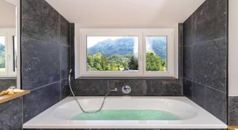 Apartment with jacuzzi — photo 5