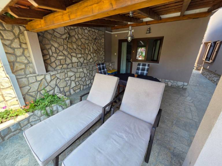 Rental apartment with barbeque & patio — photo 5