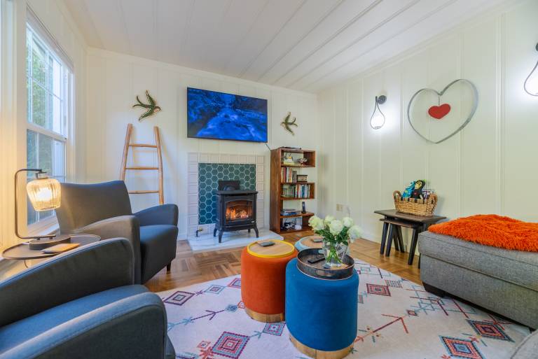 Family-oriented beautiful vacation home with hot tub, barbeque & garden | Good for workation | Dogs allowed in Monte Rio, CA