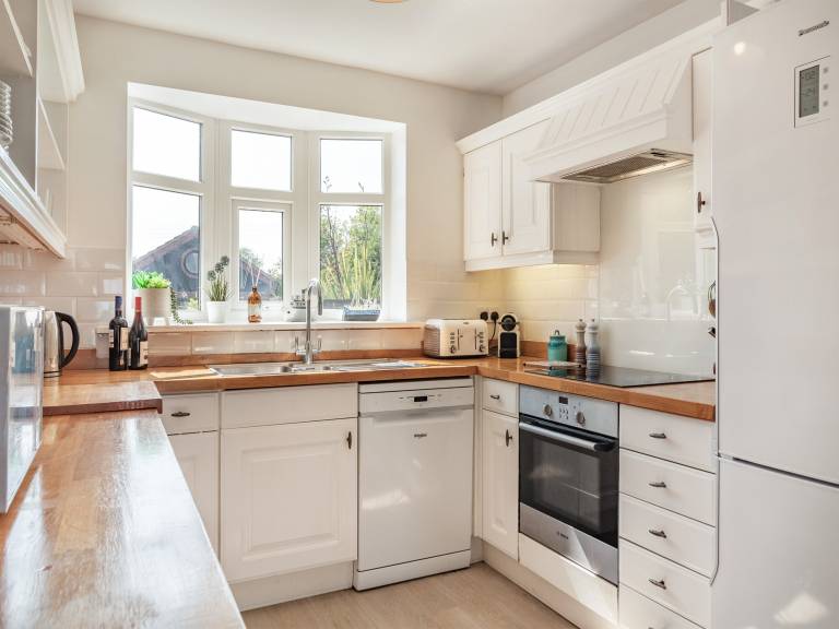 Family-friendly cottage with barbeque & yard | Water view | Next to the beach | Pets are welcome — photo 5