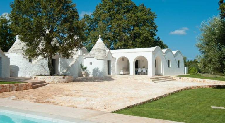 Villa with pool — photo 3