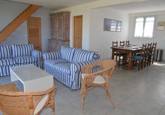 Vacation home with BBQ & yard | Beach view — photo 4