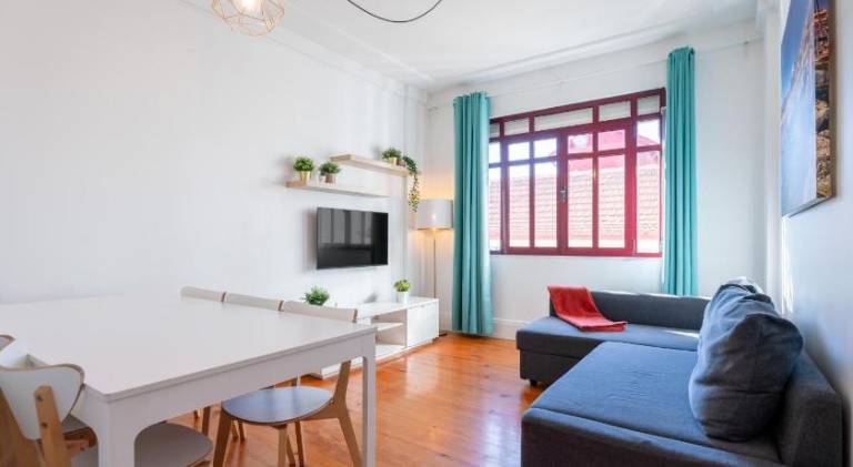 Host Wise - Spacious Comfortable Apartment - Balcony — photo 2