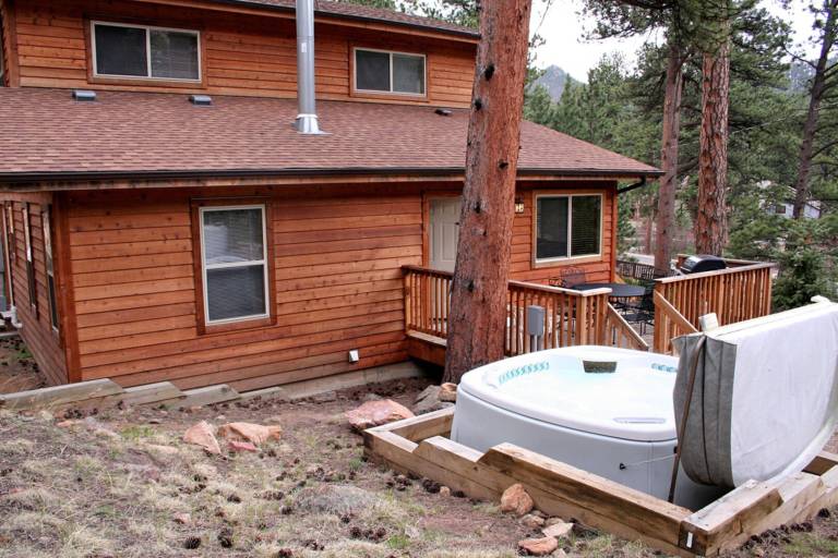 Children-friendly nice villa with patio & private pool | Pets are welcome in Estes Park, CO
