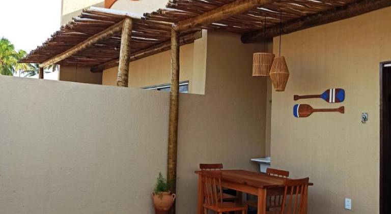 House with pool — photo 4