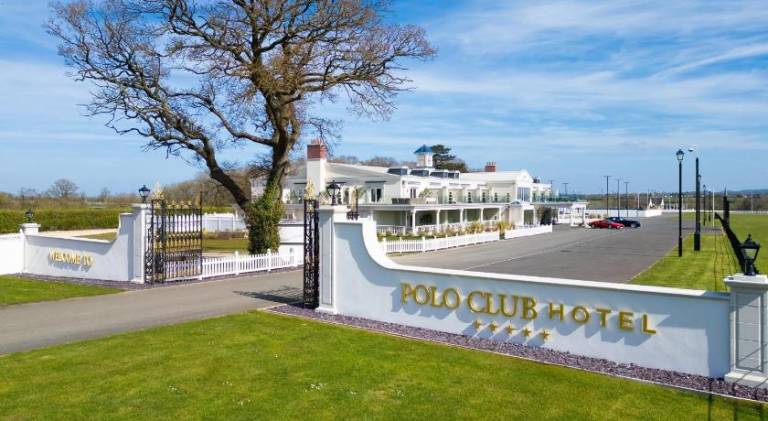 Polo Club Hotel in Warwick