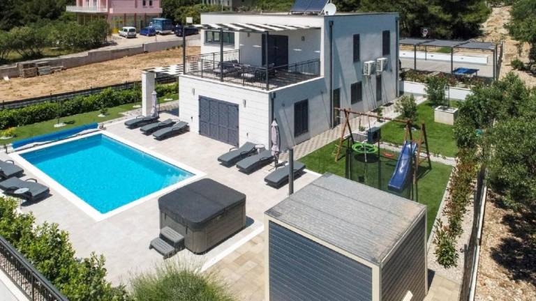 Fully equipped nice vacation home with terrace, yard & jacuzzi | Close to the beach | Pets are welcome — photo 5