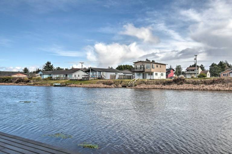 Waterfront Vacation Rental in Ocean Shores — photo 3