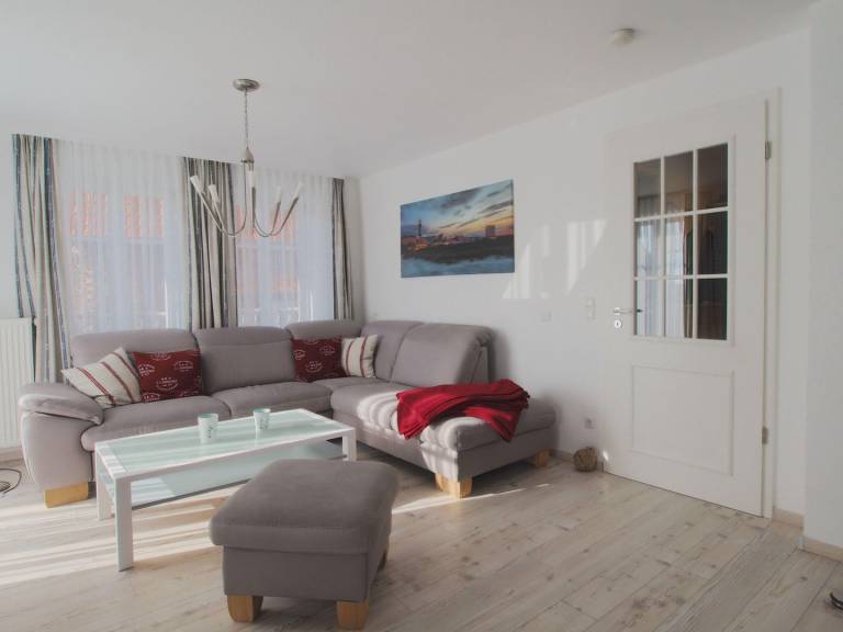 68m² Ferienwohnung in der Villa Smidt mit Balkon für 4 Personen und Hund in Rostock