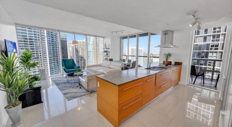 Holiday apartment with pool & hot tub | Next to Bayfront Park | Good for workation — photo 4