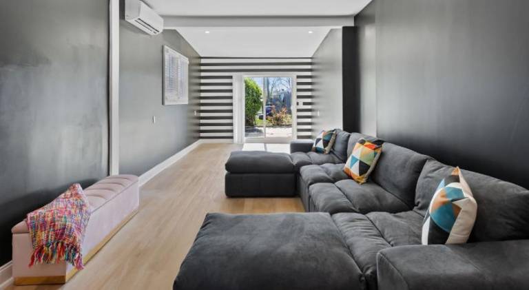 Stylishly Renovated 5-Bedroom Home in AC - Perfect for Groups and Families — photo 2