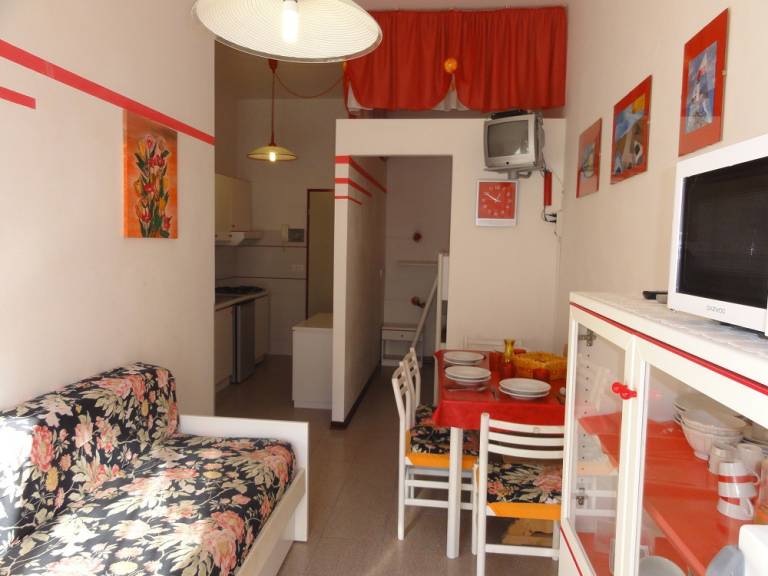 Apartment with 1 room for 5 persons — photo 3